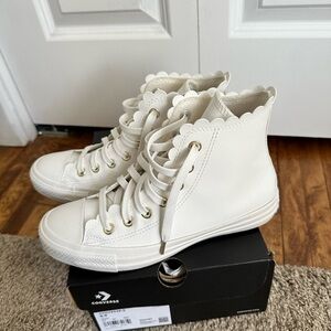 Converse Scalloped in Vintage White/Egret/Gold 6.5
